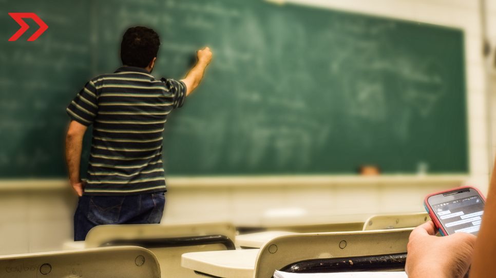 Día del Maestro: anuncian aumento de salario del 8.2% a docentes de México AMLO anuncia aumento de salario a docentes de México en Día del maestro