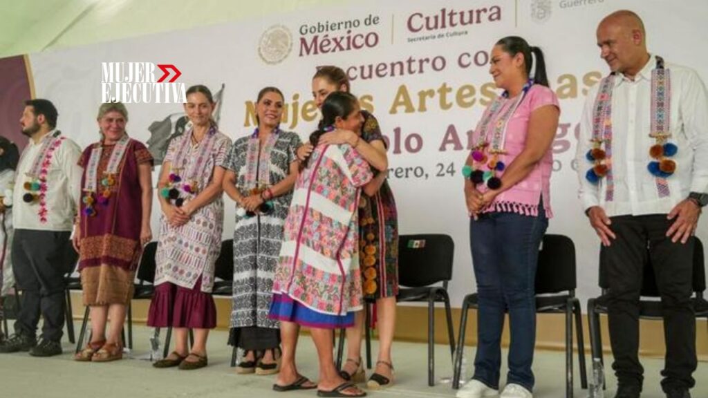 Otorgan Créditos a la Palabra a mujeres artesanas Créditos a la palabra