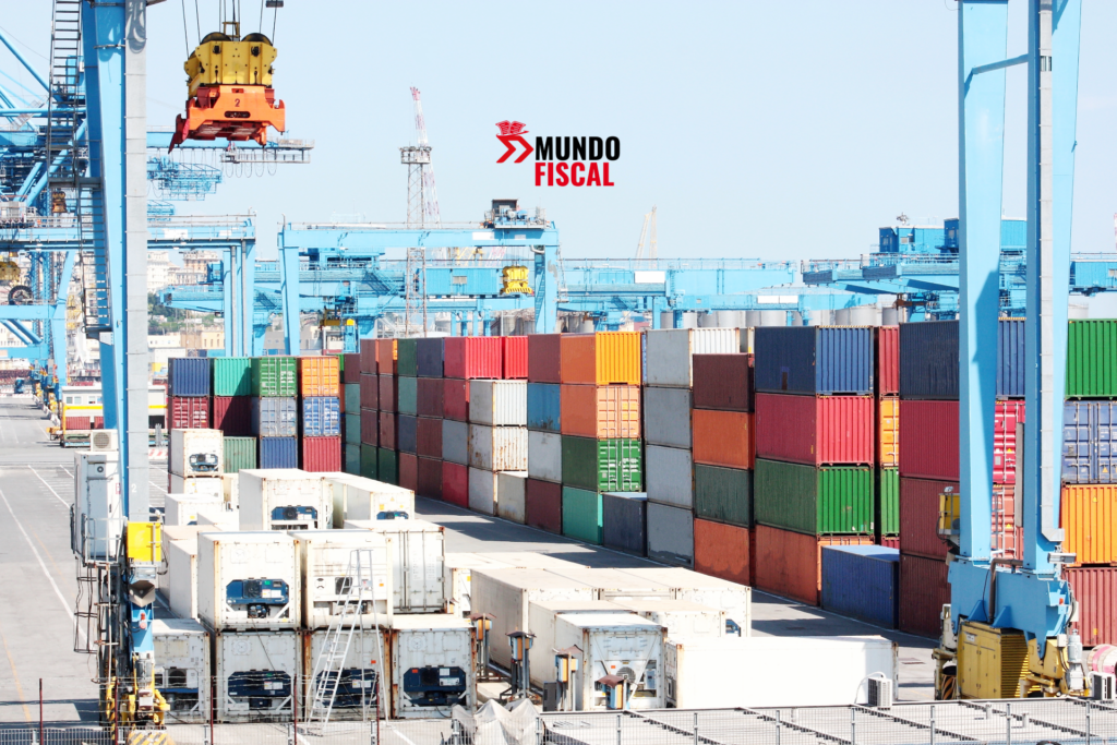 México registra superávit comercial de 4,520 mdd en abril impulsado por exportaciones manufactureras Las exportaciones mexicanas crecieron 32.6% anual en abril de 2026, con fuerte avance de manufacturas y comercio con Estados Unidos.