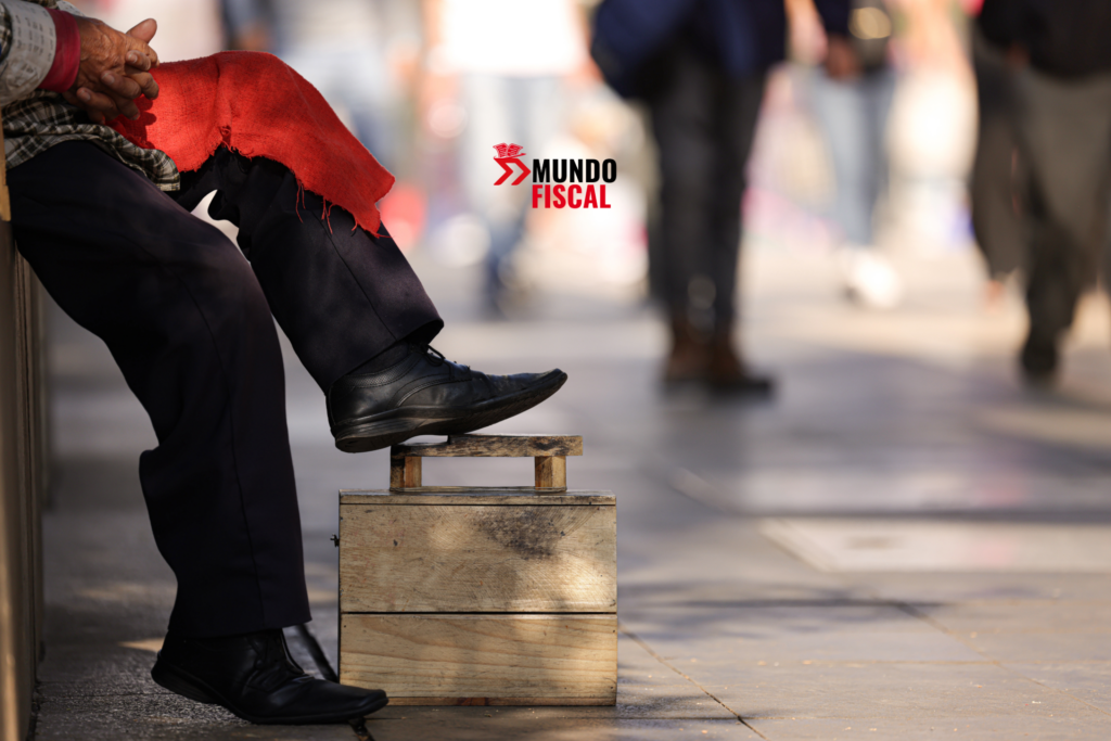 Trabajo digno en CDMX: 3.7 millones de personas carecen de condiciones laborales adecuadas La falta de seguridad social, contratos estables y representación sindical afecta a millones de trabajadores en la Ciudad de México, según un nuevo informe.