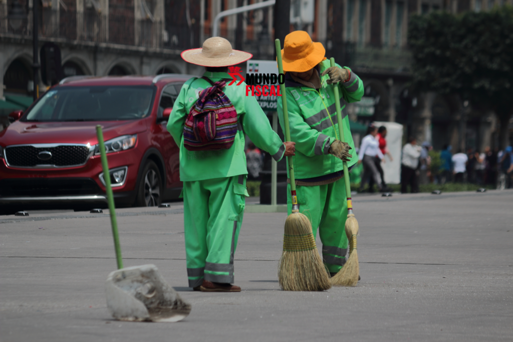 Empleo formal cae en México: CEESP cuestiona cifras del IMSS y advierte mayor precarización El empleo formal retrocede mientras crece la informalidad. El CEESP alerta sobre precarización laboral, bajos salarios y menor acceso a seguridad social.